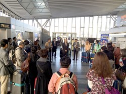 Reunión antes del comienzo del viaje en el aeropuerto de Sendai.