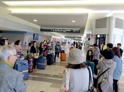 Ceremonia de despedida en el aeropuerto de Sendai.