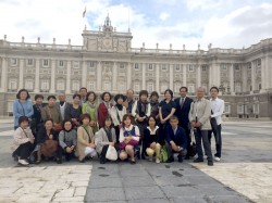 Delante del Palacio Real de Madrid