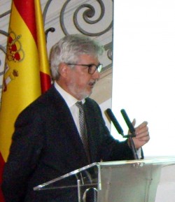 ホヤ・レンズ・イベリア社　マリアーノ・リャナス氏